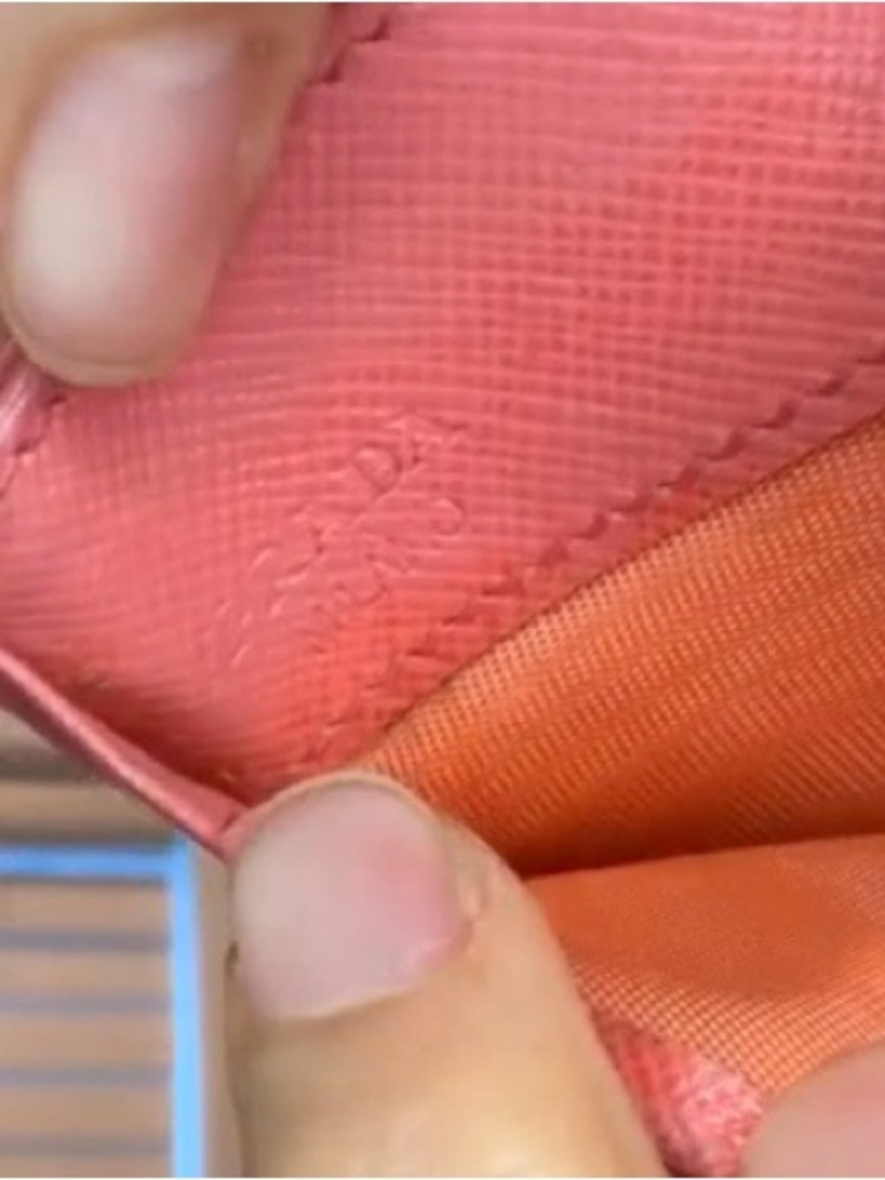 Prada Pink Saffiano Leather cardholder with iconic Triangle Logo - Picture 3 of 10